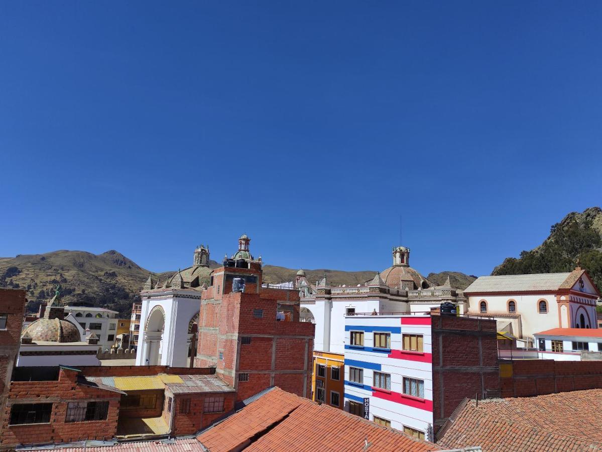 Hostal Sol Y Luna Bed & Breakfast Copacabana  Bagian luar foto