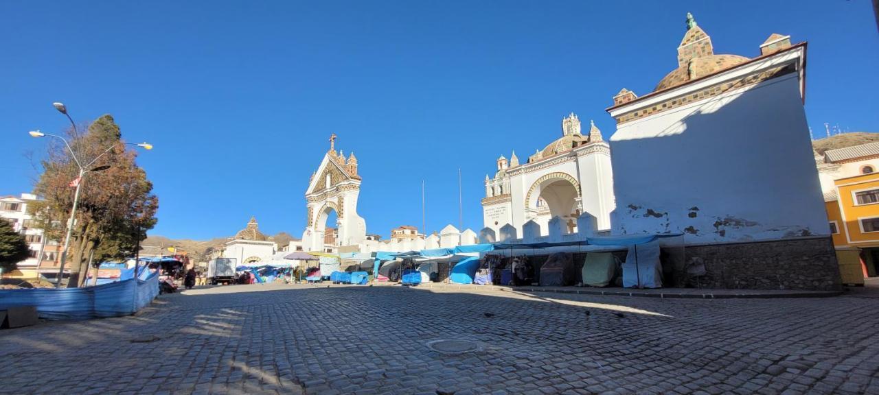 Hostal Sol Y Luna Bed & Breakfast Copacabana  Bagian luar foto